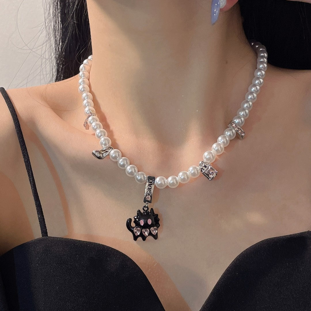 Sexy Wildcat Pearl Necklace and Earrings